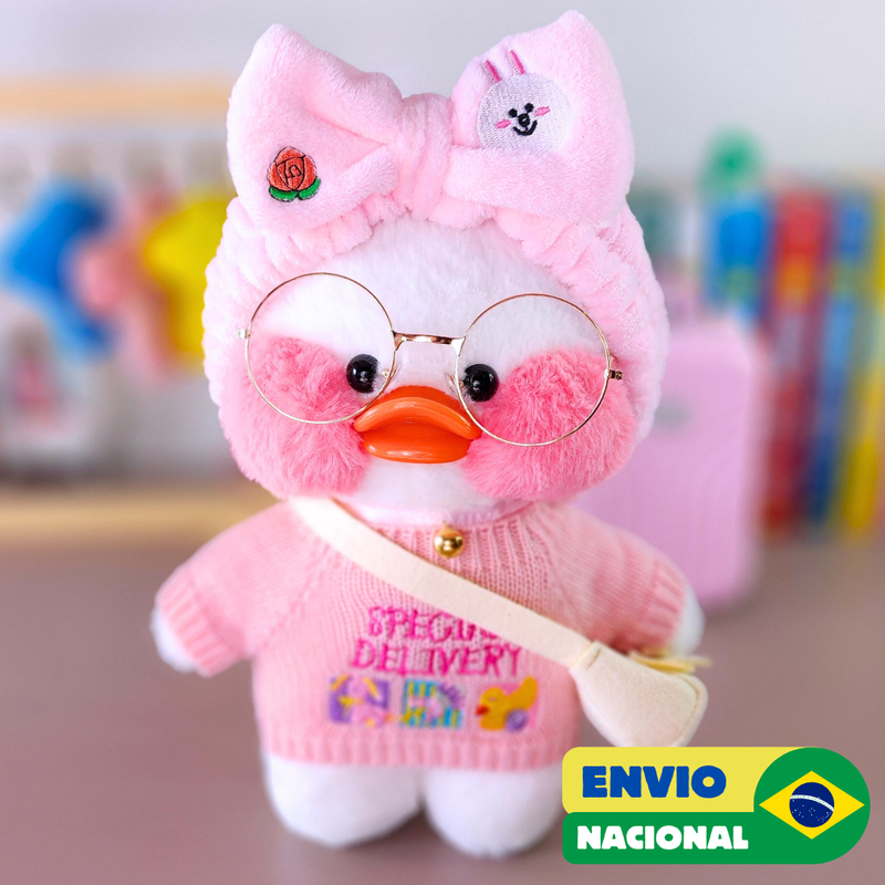 Paper Duck Pato Lalafanfan Branco de pelúcia com roupas e acessórios blusão special delivery com faixa coelho - Pronta entrega