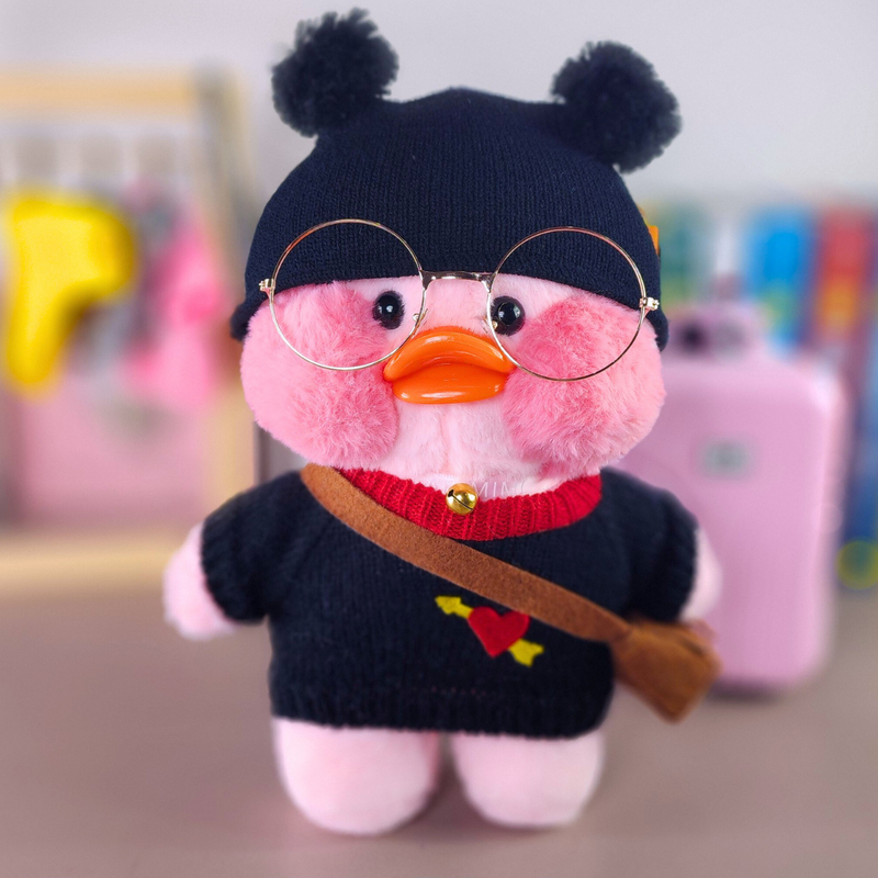 Pato Lalafanfan Rosa Paper Duck de pelúcia com roupas e acessórios blusão preto coração com touca preta pompom