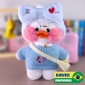 Paper Duck Pato Lalafanfan de pelúcia com blusão azul claro com faixa coração coreano - Pronta Entrega