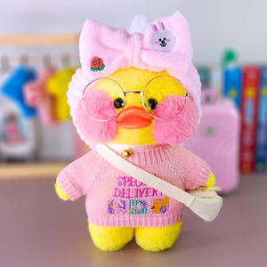 Paper Duck Pato Lalafanfan Amarelo de pelúcia com roupas e acessórios blusão special delivery com faixa coelho - Pronta entrega