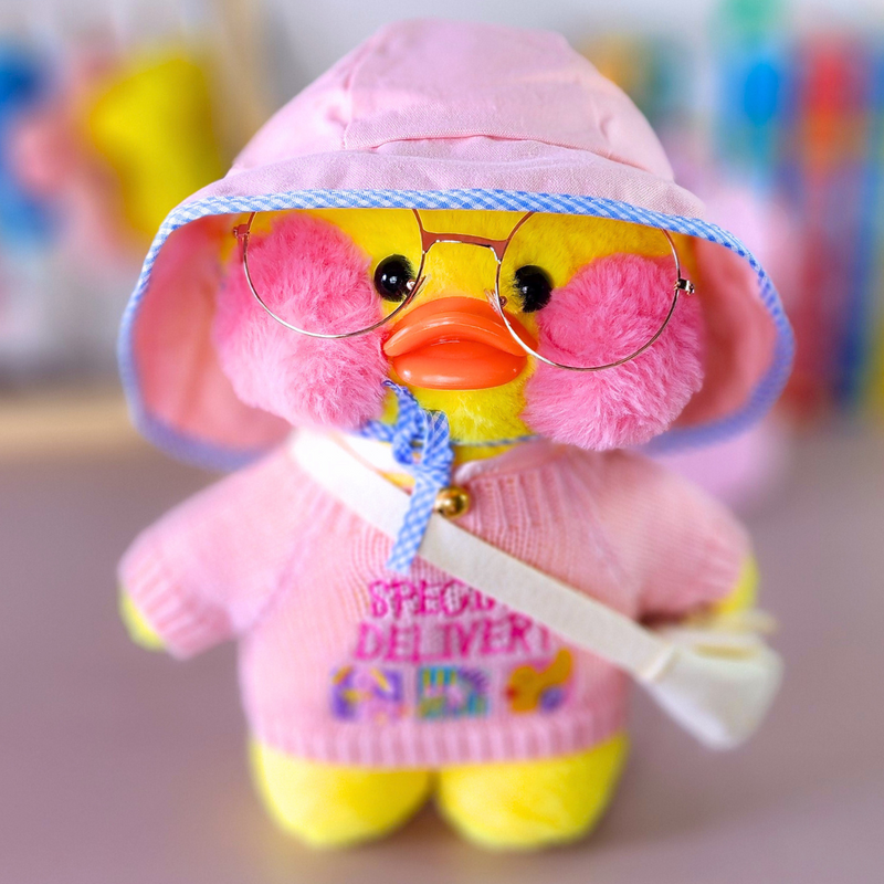 Paper Duck Pato Lalafanfan Amarelo de pelúcia com roupas e acessórios blusão special delivery com chapéu rosa