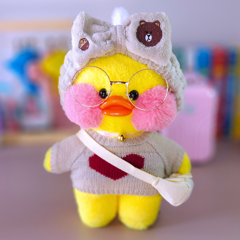 Pato Lalafanfan Amarelo Paper Duck de pelúcia com roupas e acessórios blusão marrom coração com faixa urso