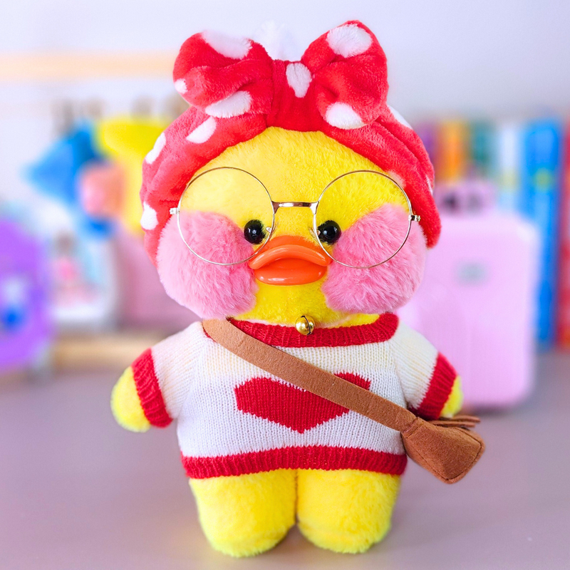 Paper Duck Pato Lalafanfan Amarelo de pelúcia com roupas e acessórios blusão coração vermelho com faixa laço - Pronta entrega