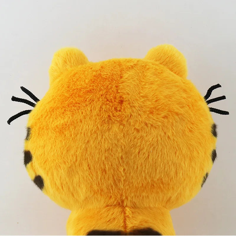 Garfield bebê sentado Fora de Casa de pelúcia